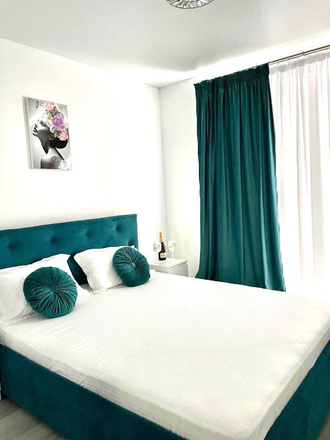 Апартаменты Dominic 2 Beds 1 Sofa Parking Pool Apartament By Alezzi Nord10 Нэводари Экстерьер фото