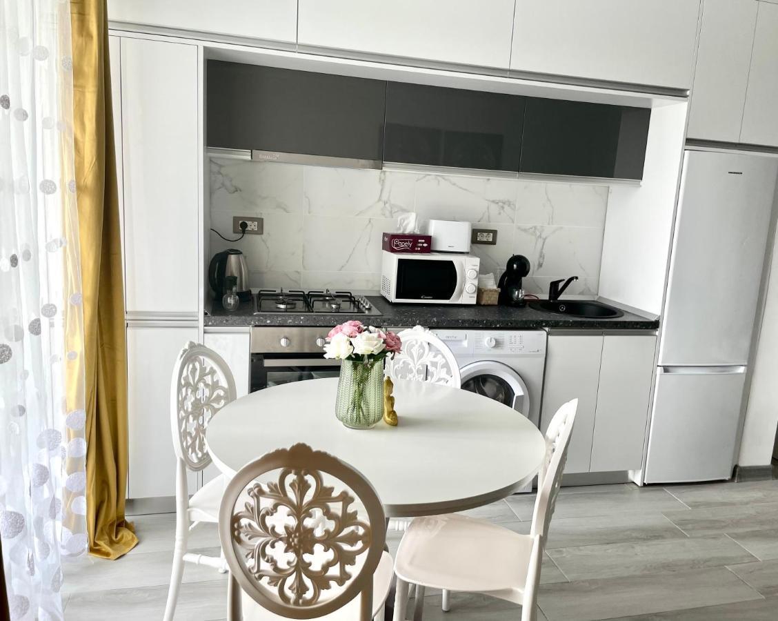 Апартаменты Dominic 2 Beds 1 Sofa Parking Pool Apartament By Alezzi Nord10 Нэводари Экстерьер фото