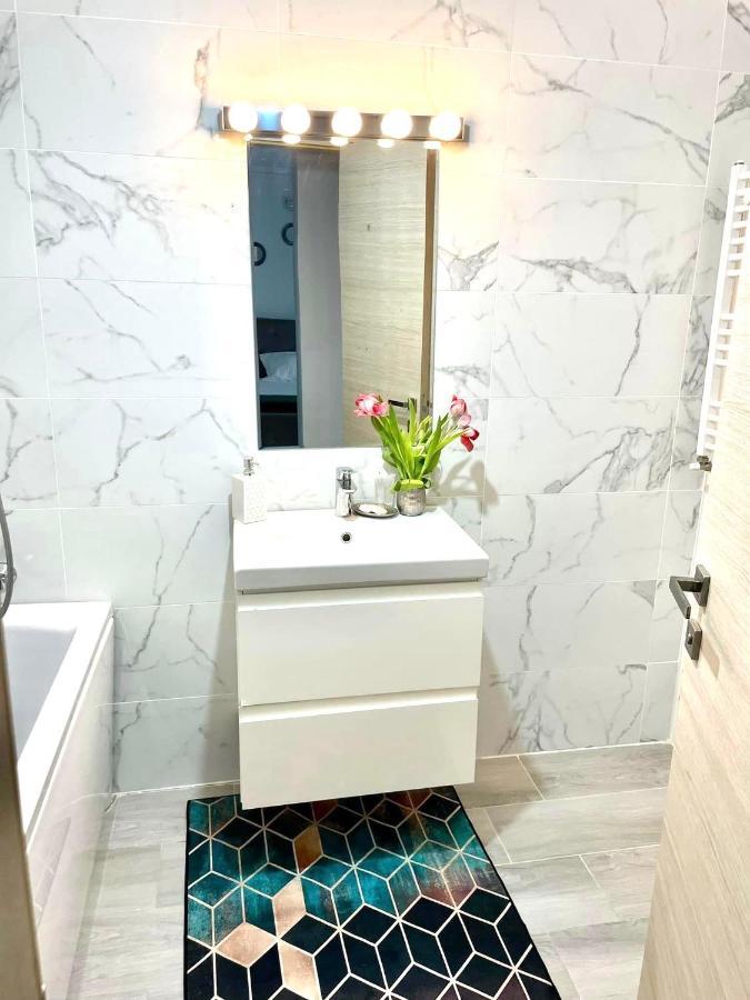 Апартаменты Dominic 2 Beds 1 Sofa Parking Pool Apartament By Alezzi Nord10 Нэводари Экстерьер фото