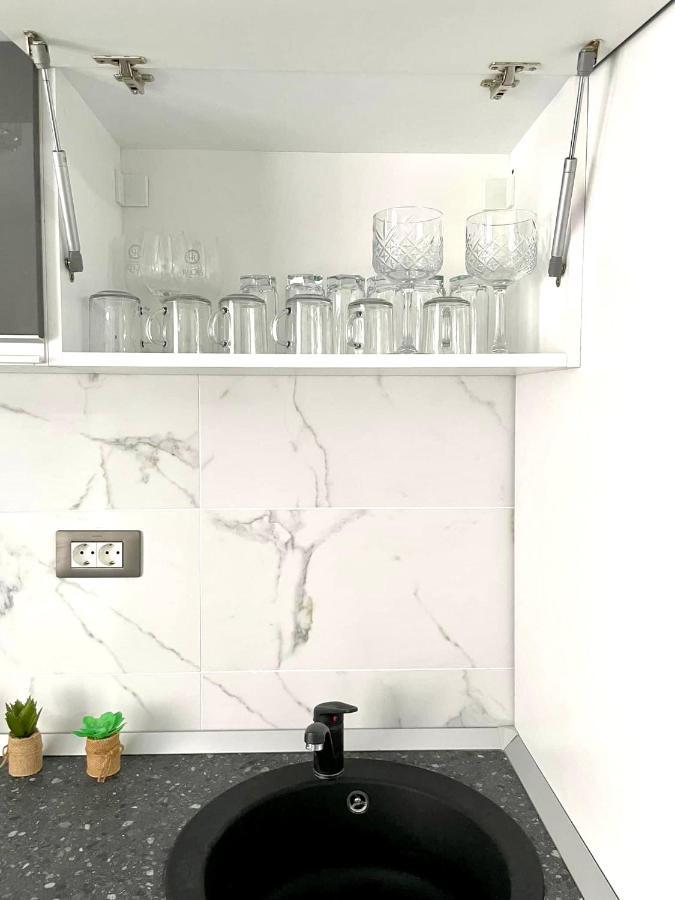 Апартаменты Dominic 2 Beds 1 Sofa Parking Pool Apartament By Alezzi Nord10 Нэводари Экстерьер фото